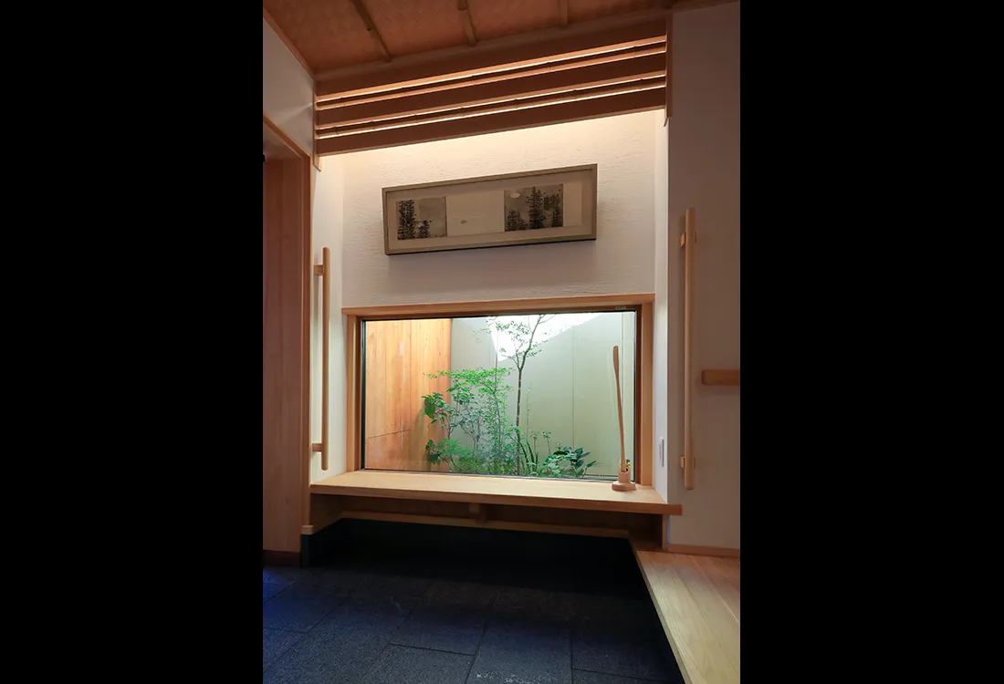 黄鶯睍睆（うぐいすなく）家